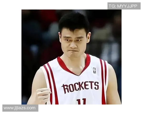 姚明在篮球场上的英姿展现与精彩瞬间的艺术画作