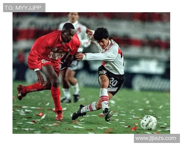 美洲足球明星中的暴力代表人物及其传奇故事解析